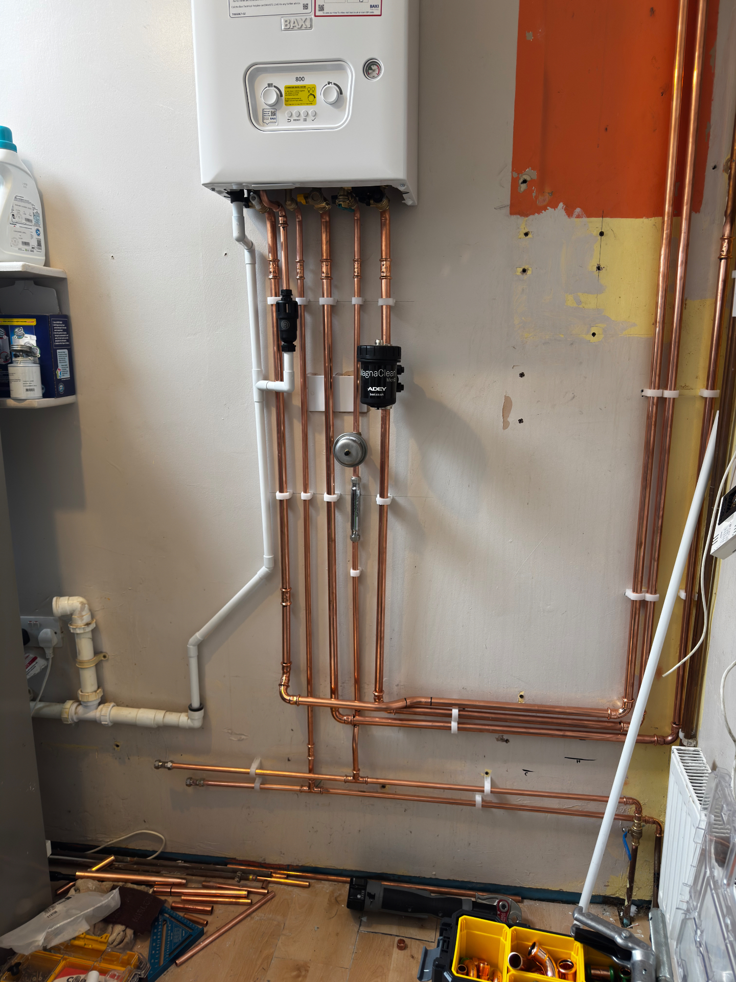 Baxi 800 combi boiler installation with MagnaClean filter and neat copper pipework